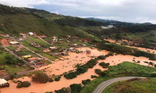 Cantora de MS realiza live para ajudar família que perdeu tudo com enchente em Minas Gerais -