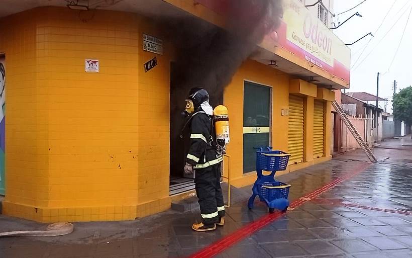 Fato ocorreu na manhã desta terça-feira (30), na avenida Eloy Chaves, e deixou moradores assustados - Alfredo Neto/JPNEWS