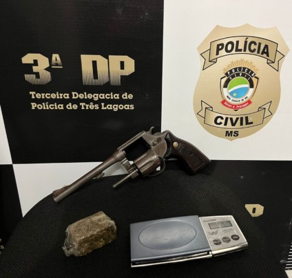 Ao ser contestado os crimes, o suspeito foi autuado e preso em flagrante e encaminhado para a delegacia - Divulgação Ao ser contestado os crimes, o suspeito foi autuado e preso em flagrante e encaminhado para a delegacia - Divulgação