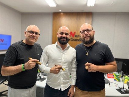 José Marques com os empresários Jodascil e Lucas - Glória Maria