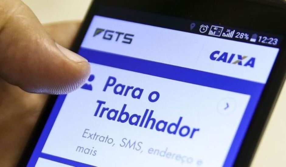 A vítima baixa um suposto aplicativo do FGTS com a intenção de verificar o calendário de saque e cai em um golpe - Arquivo/AgênciaBrasil