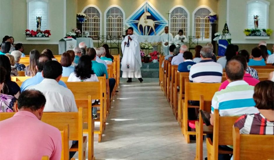 Padre Júlio > convida os devotos a participarem da  novenas e das atividades sociais que se iniciam dia 2 - Divulgação