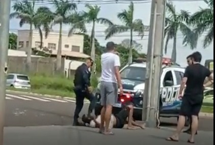 Cena foi registrada por motorista que passava pelo local. - Foto: Reprodução