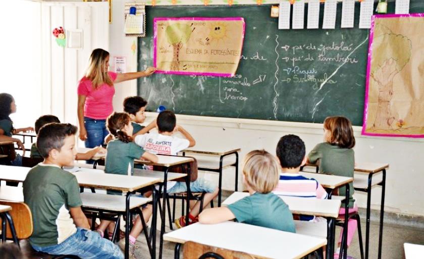 Salas > Poderão funcionar com 50% dos alunos - Arquivo/JP