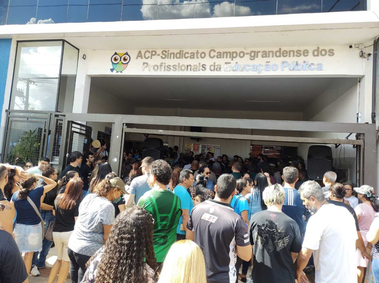 Professores decidiram em assembleia pela paralisação das atividades a partir de sexta-feira - Foto: Bruno Nascimento CBN CG