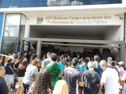 Professores decidiram em assembleia pela paralisação das atividades a partir de sexta-feira - Foto: Bruno Nascimento CBN CG