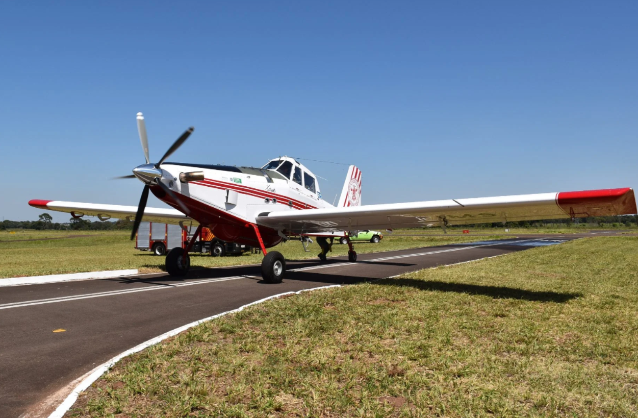 Air Tractor AT-802F é considerada inovadora no mundo e tem capacidade para despejar 3,1 mil litros de água - Foto: Divulgação/Semagro