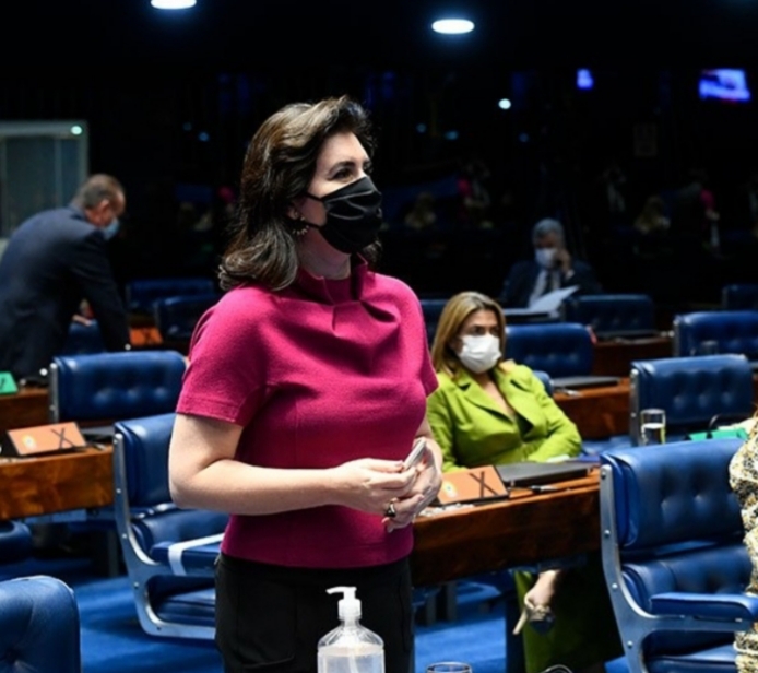 Para Simone Tebet, o benefício e a vacinação devem ser prioridades do Congresso - Foto: Agência Senado