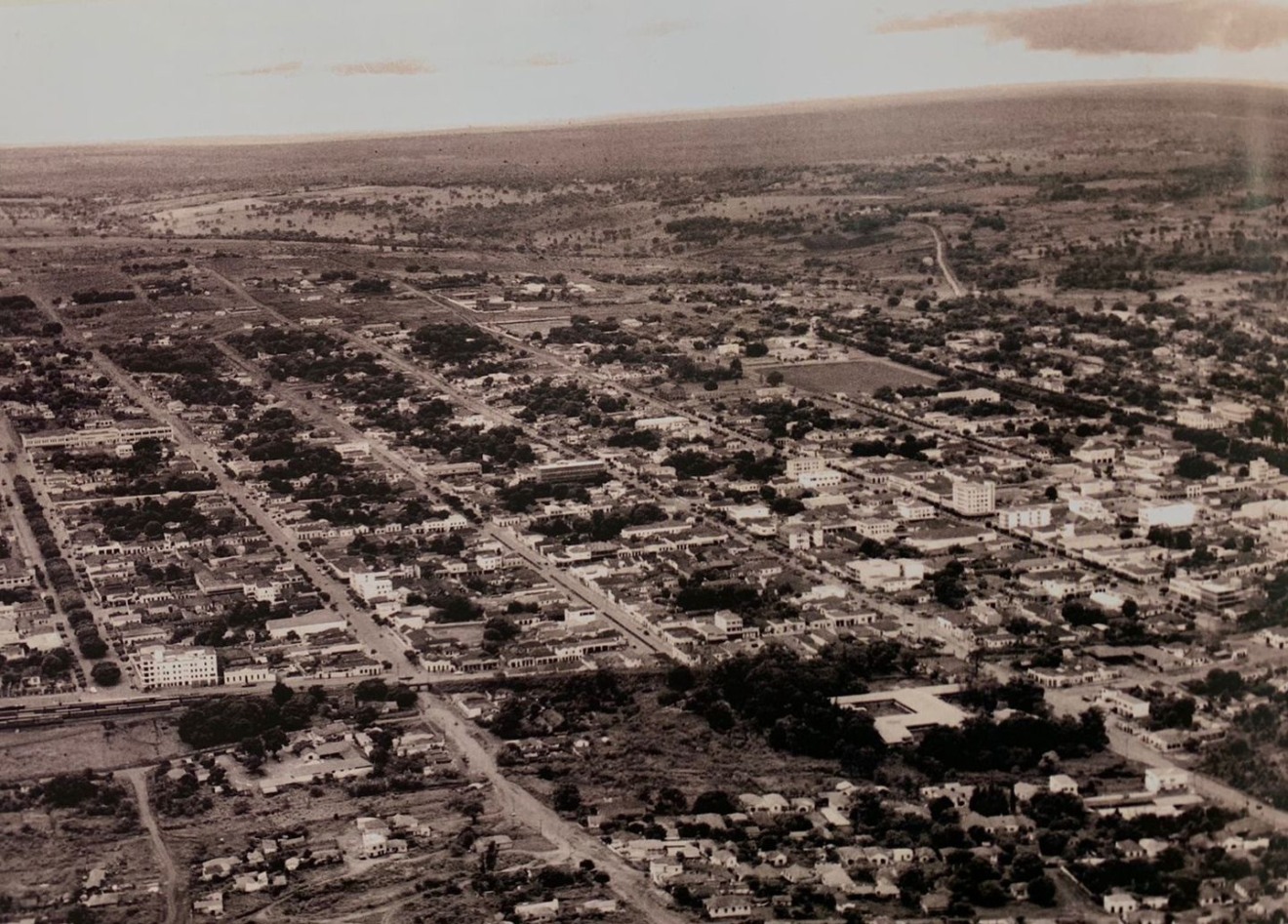 Vista aérea de Campo Grande na década de 1960. - Foto: Reprodução/Arca Vista aérea de Campo Grande na década de 1960. - Foto: Reprodução/Arca