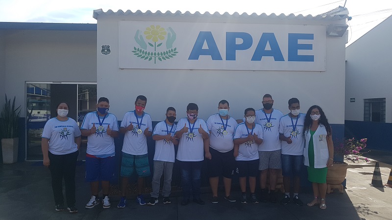 Parte da equipe da APAE Paranaíba que participou dos jogos/RCN67 -