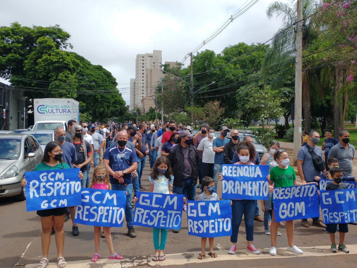 Trabalhadores e familiares durante passeata na Avenida Afonso Pena nesta segunda-feira (31) - Foto: Arquivo pessoal