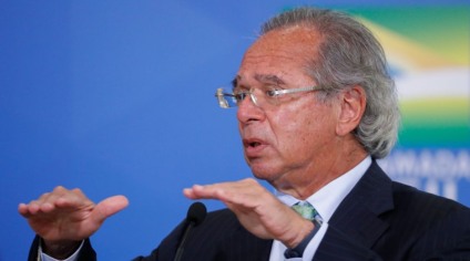 Segundo Guedes, prorrogação do auxílio emergencial seria uma medida de “guerra” - Foto: Alan Santos/PR