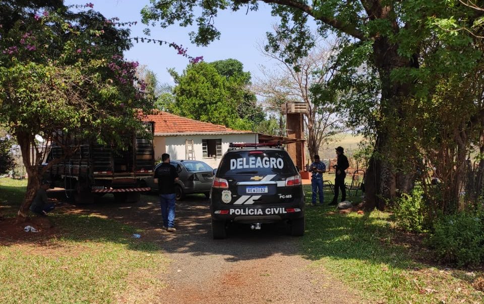 Policiais civis prendem suspeito de abigeato por porte e posse de armas de fogo - FOTO: PC/MS