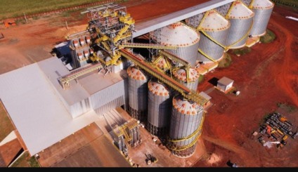 Silos para armazenagem de soja e milho tem capacidade para até 40 mil toneladas de grãos - Foto: Divulgação