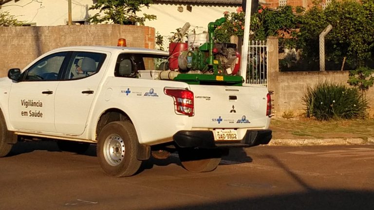 Sesau orienta a população a abrir portas e janelas para que o veneno consiga atingir maior parte dos locais - Foto: Divulgação/Prefeitura CG