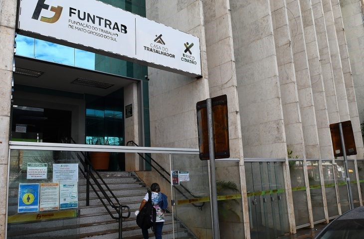 Consultas de vagas e oportunidades podem ser feitas pelos aplicativos "MS Contrata+ para trabalhadores" e "Sine Fácil" - Foto:Divulgação