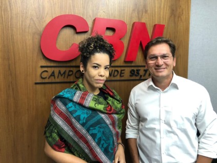 Éder Campos e Thais Cintra, nos estúdios da Rádio CBN Campo Grande - Foto: Gerson Wassouf