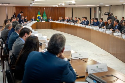 A reunião foi realizada na noite desta segunda-feira (9) - Foto: Maurício Tonetto/ Palácio Piratini