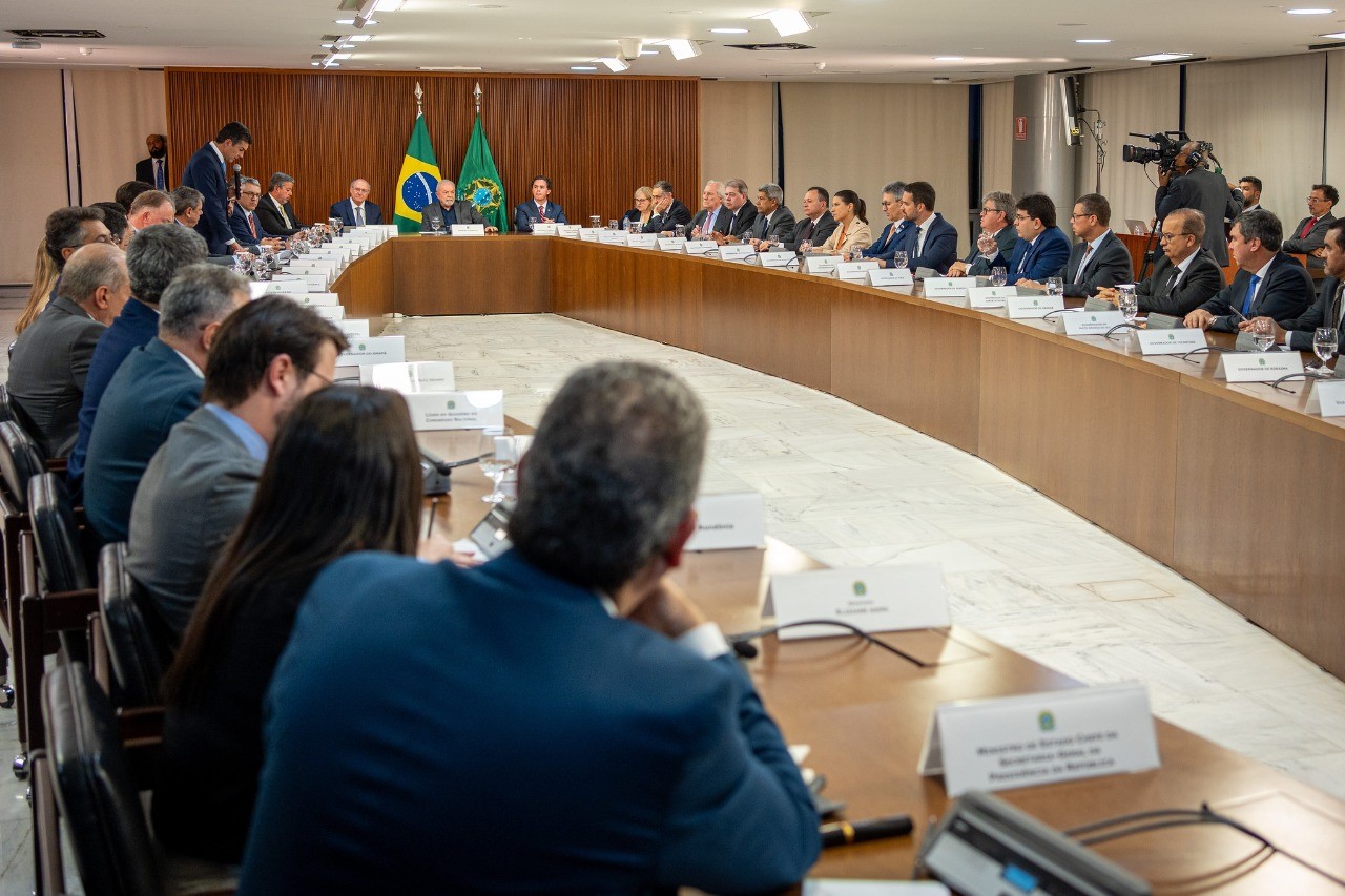 A reunião foi realizada na noite desta segunda-feira (9) - Foto: Maurício Tonetto/ Palácio Piratini