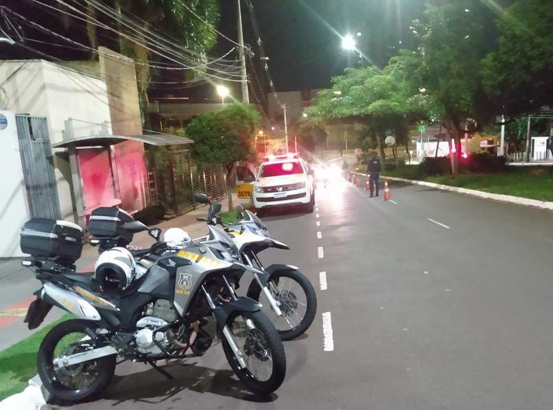 Equipes em trabalho na região do centro de Campo Grande - Foto: Divulgação GCM