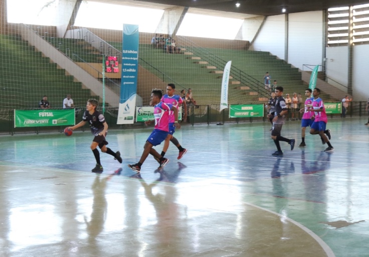 Três Lagoas está sendo representada pela equipe feminina de voleibol e pela masculina de basquetebol. - Divulgação/Assessoria