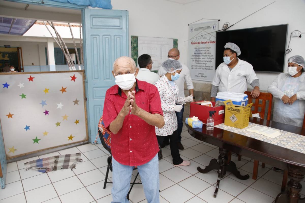 Corumbá aplica a 3ª dose da vacina contra covid-19 em quem tem a partir de 80 anos - Foto: Renê Marcio Carneiro/Prefeitura de Corumbá