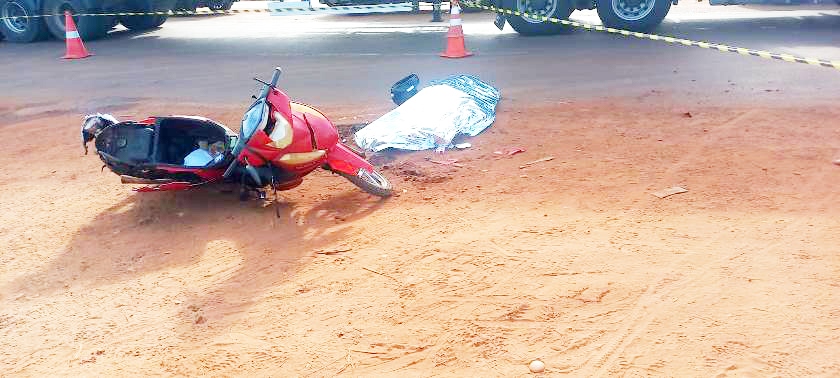 Idoso morreu após ser atropelado por uma carreta no cruzamento da rua Alexandre Abraão com a BR-262. - Foto: Reprodução/TVC