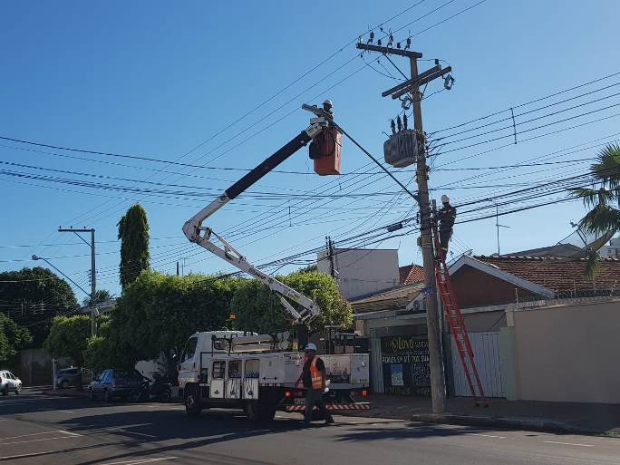 De janeiro a julho de 2022 foram realizados 11.001 reparos na rede de iluminação. - Divulgação/Assessoria