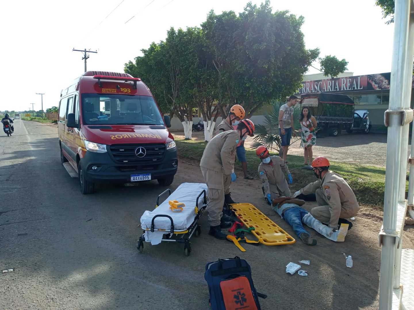 Corpo de Bombeiros resgatado motociclista vítima de acidente na BR 262 - Divulgação/Corpo de Bombeiros