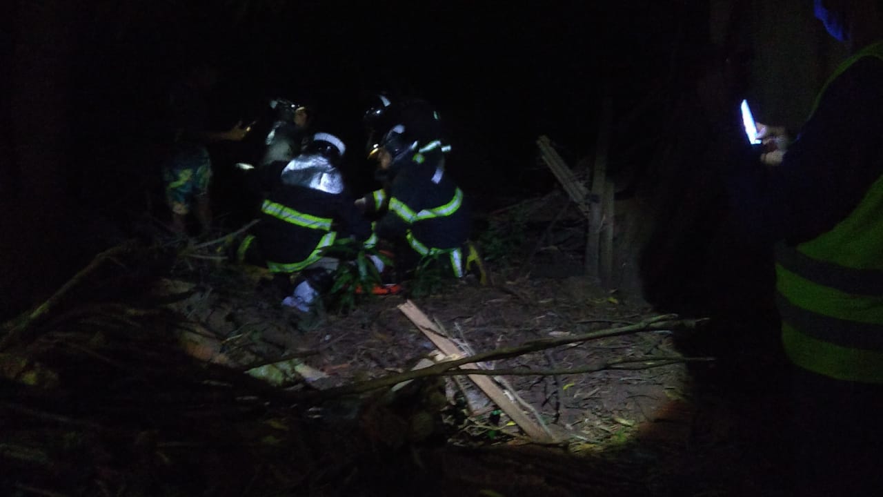 Homem coloca fogo na própria casa e se joga no fogo na intenção de se matar após desilusão amorosa - Alfredo Neto/JPnews