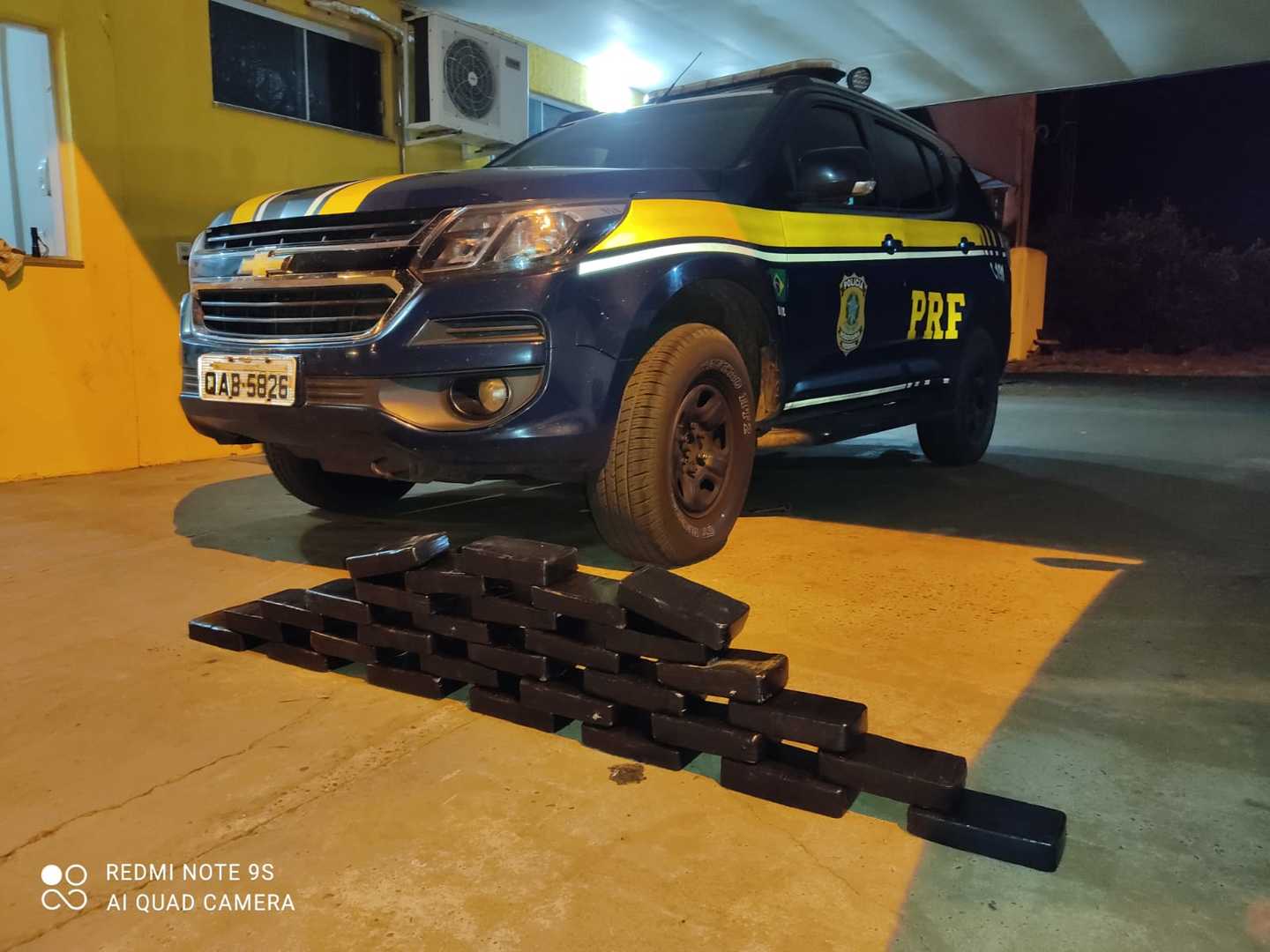 PRF apreende 31kg de cocaína e prende casal na BR 262 - Divulgação/PRF