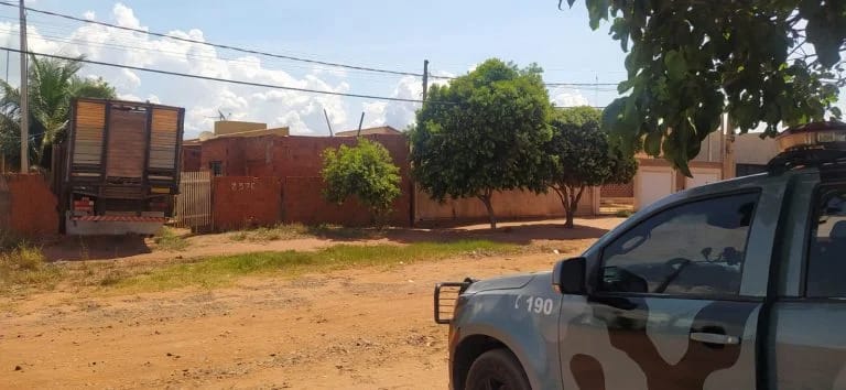 Caminhão boiadeiro com queixa de roubo é recuperado pela Polícia Militar - Divulgação/Polícia Militar