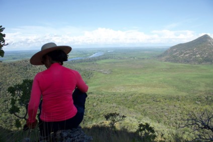 Turista na Serra do Amolar, paraíso pantaneiro - Foto: Amolar Experience