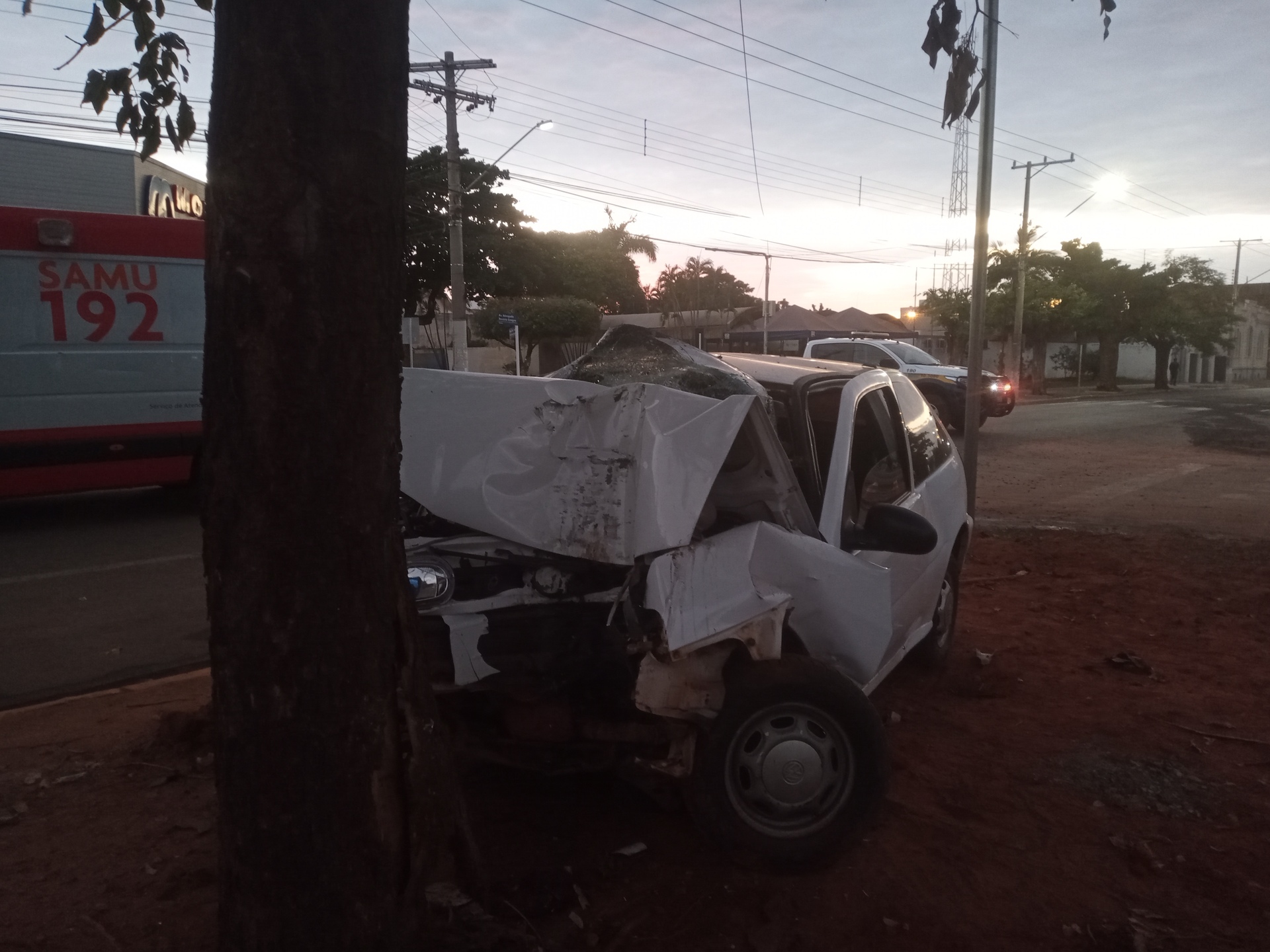 Carro ficou totalmente destruído - Alfredo Neto/JPNews