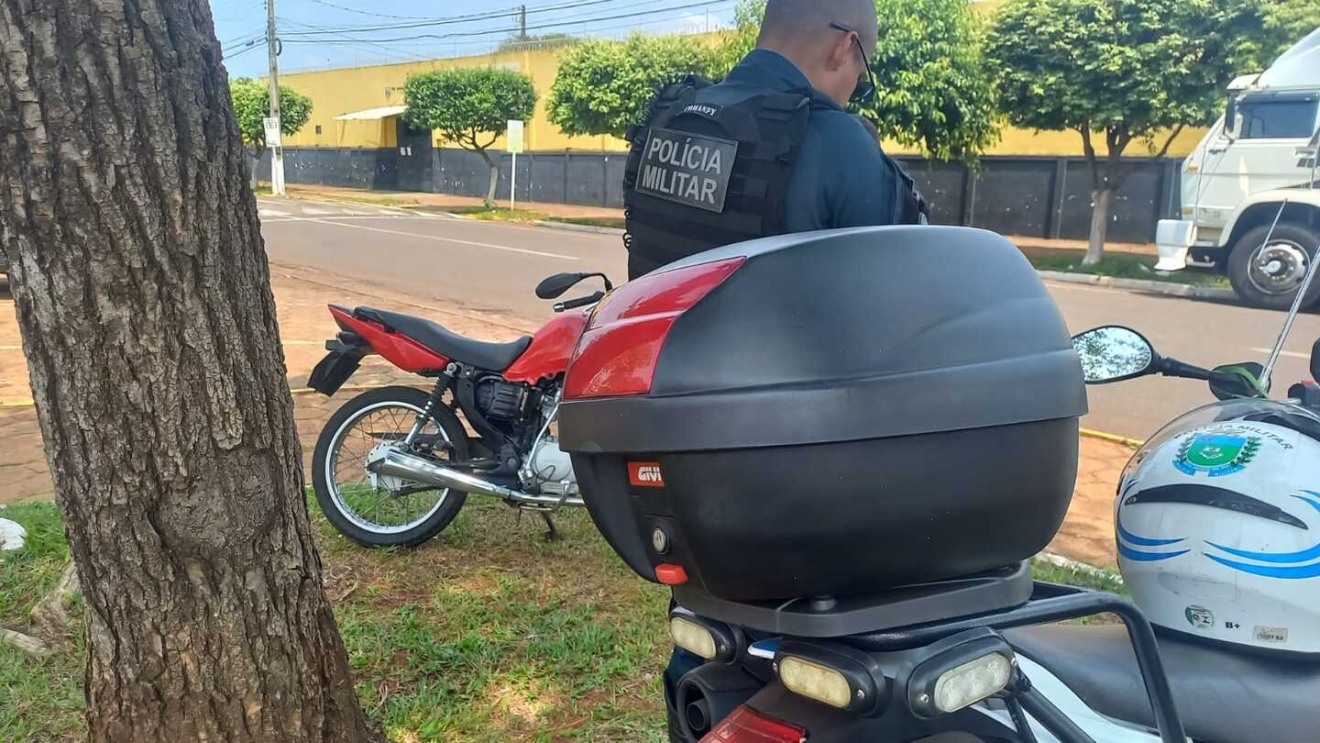 Usando celular e sem CNH, piloto passou na frente dos militares - Alfredo Neto/JPNews