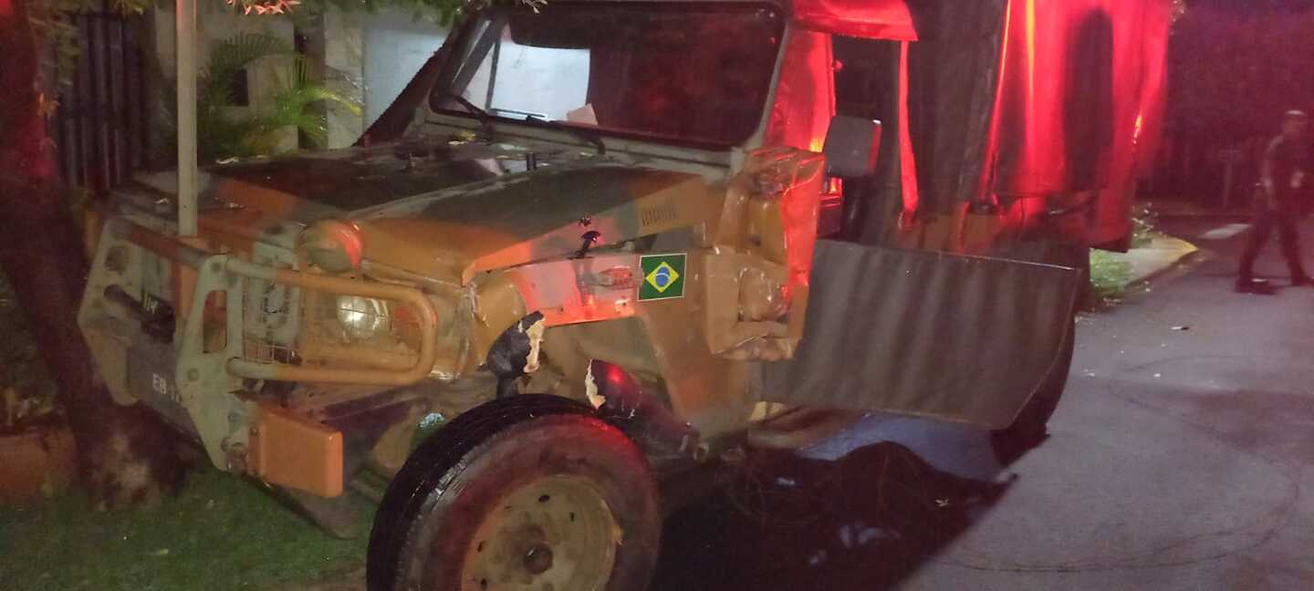 Veículo estava na garagem do 3° Batalhão de Artilharia Antiaérea quando foi furtado.