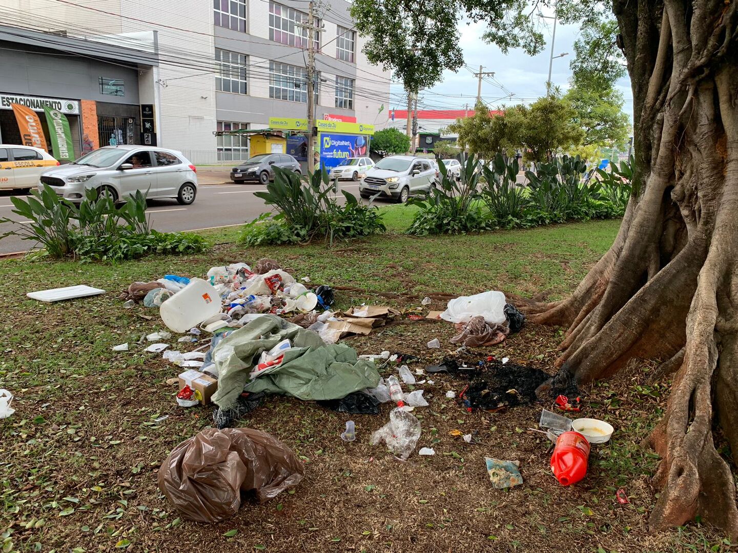 Paisagem com irresponsabilidade nesta sexta-feira (9)