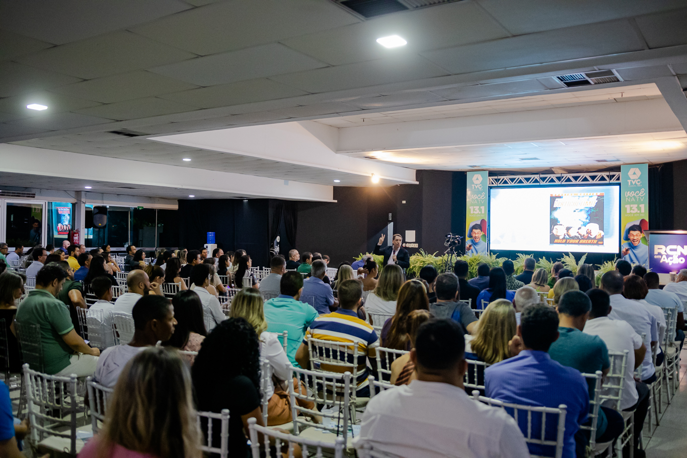 Evento > reuniu empresários, comerciantes, universitários e diversas pessoas - Divulgação