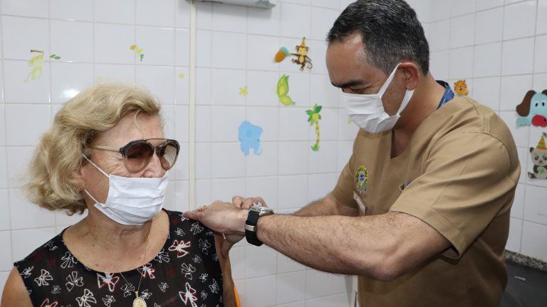 Estima-se que cerca de 61 mil pessoas façam parte desse primeiro público - Foto:Divulgação/Sesau