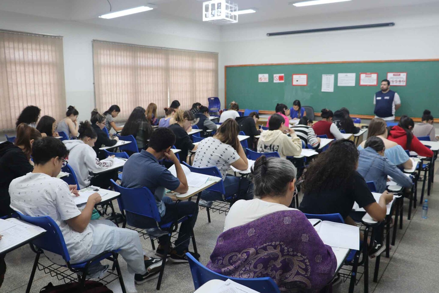 Mais de 6.600 candidatos zeraram ou tiraram 100 na redação do vestibular da UFMS