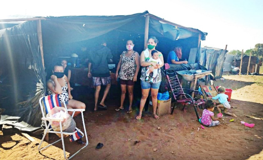 Famílias construíram barracos em área da prefeitura - Arquivo/JPNEWS