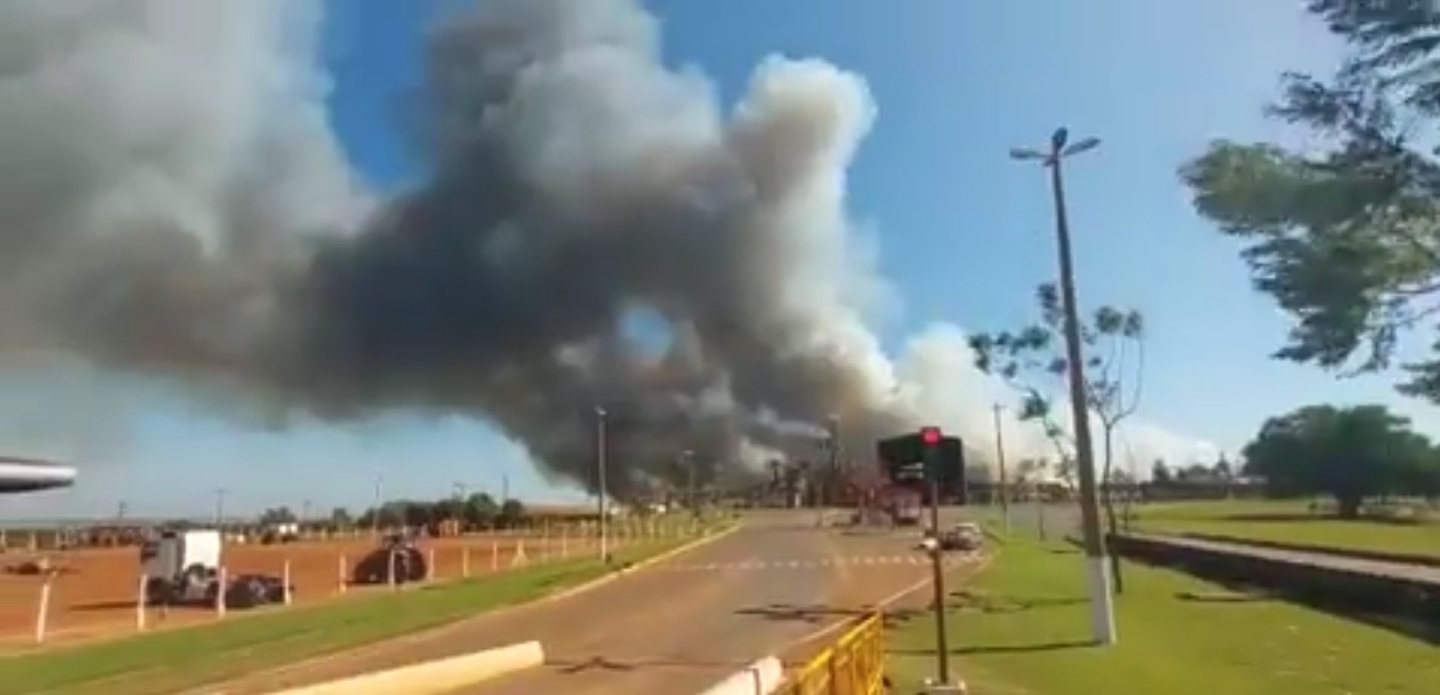 Incêndio próximo à usina de açúcar e etanol - Foto/Frame Redes Sociais