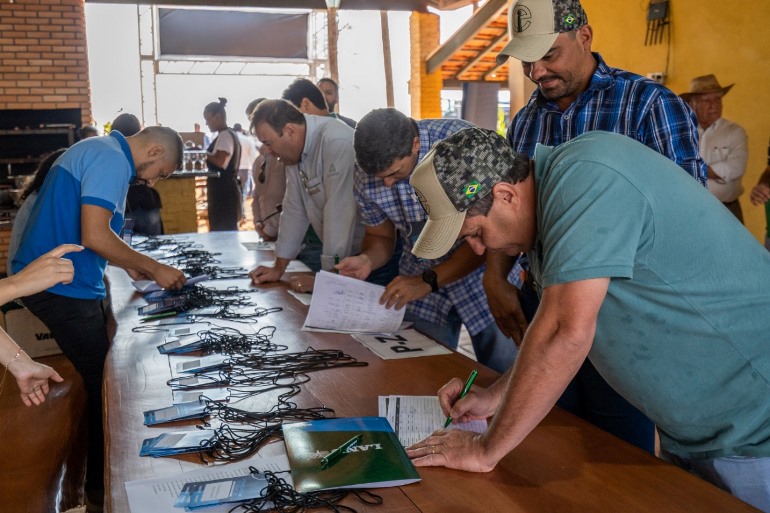 Propriedades rurais da Costa Leste de Mato Grosso do Sul já estão colhendo, literalmente, os resultados da irrigação com pivôs centrais. - Divulgação/Assessoria