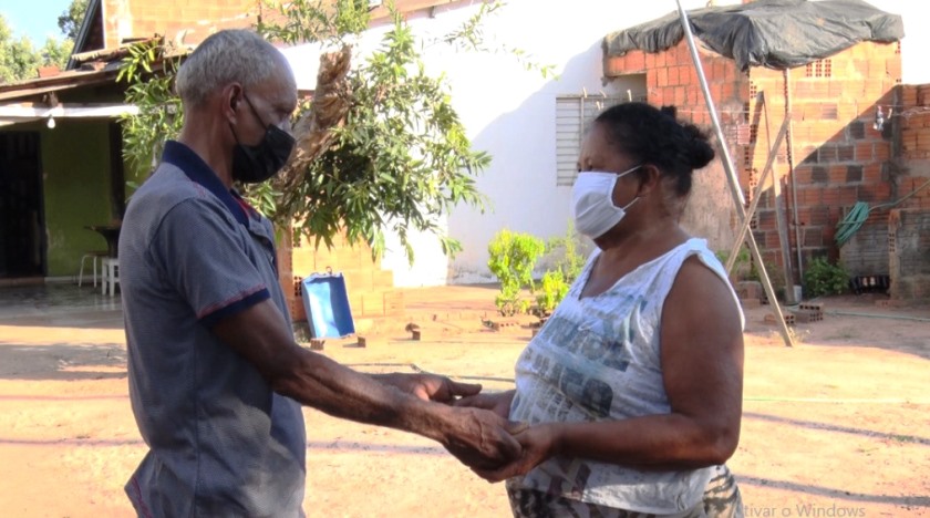 Irmãos se reencontram após 40 anos. - Reprodução/TVC