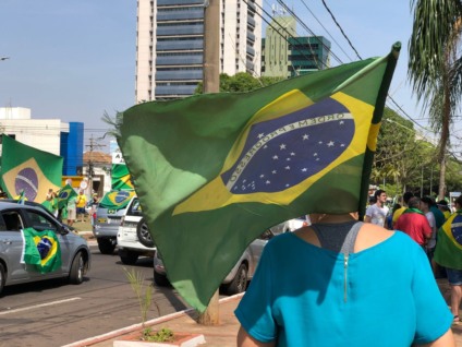 Além de veículos, a manifestação contou, também, com ciclistas, caminhões e até carroças. - Foto: Mario Maffini Além de veículos, a manifestação contou, também, com ciclistas, caminhões e até carroças. - Foto: Mario Maffini