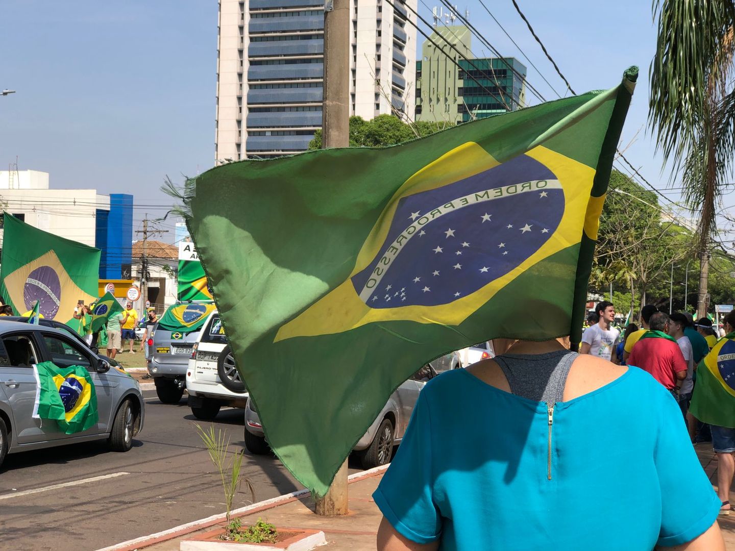 Além de veículos, a manifestação contou, também, com ciclistas, caminhões e até carroças. - Foto: Mario Maffini