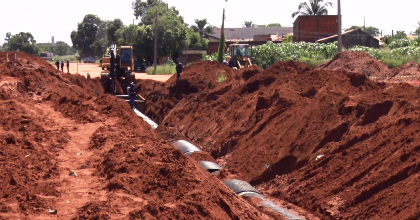 Empreiteira contratada pela prefeitura já iniciou as escavações e colocação de tubos. - Reprodução TVC