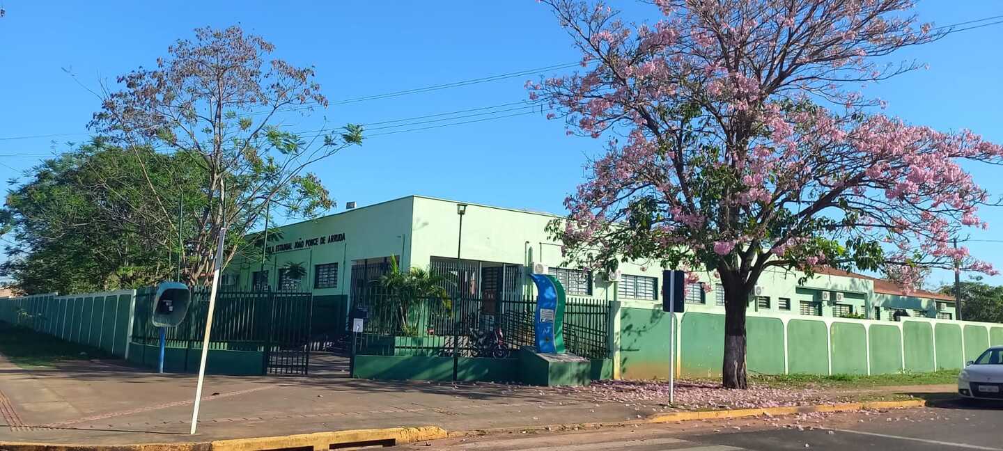 Escola estadual é invadida e cabos elétricos são furtados durante a madrugada. - Alfredo Neto/JPNews