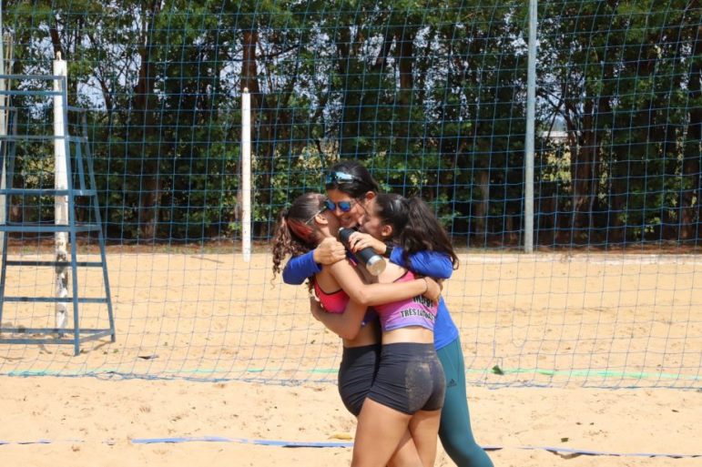 A vitória de Três Lagoas no vôlei de praia feminino foi comemorada com o resultado de 2 sets a 1. - Divulgação/Assessoria