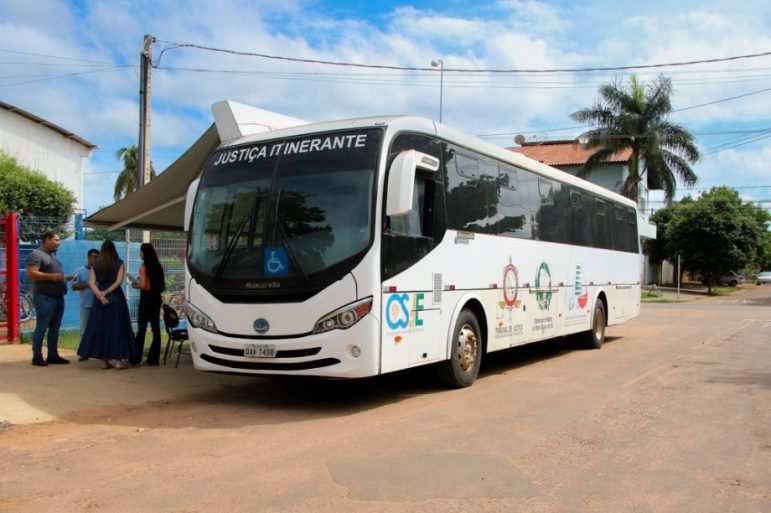 O ônibus do TJMS ficará na Escola Municipal Professor Ramez Tebet - Divulgação/Assessoria